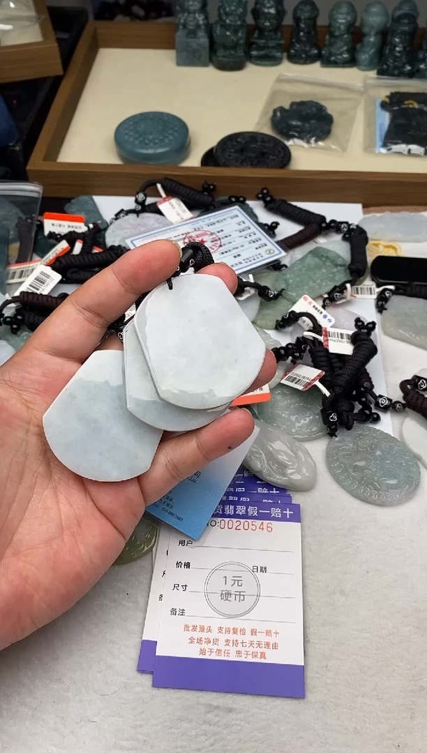 翡翠未镶嵌颈饰多样性发其一