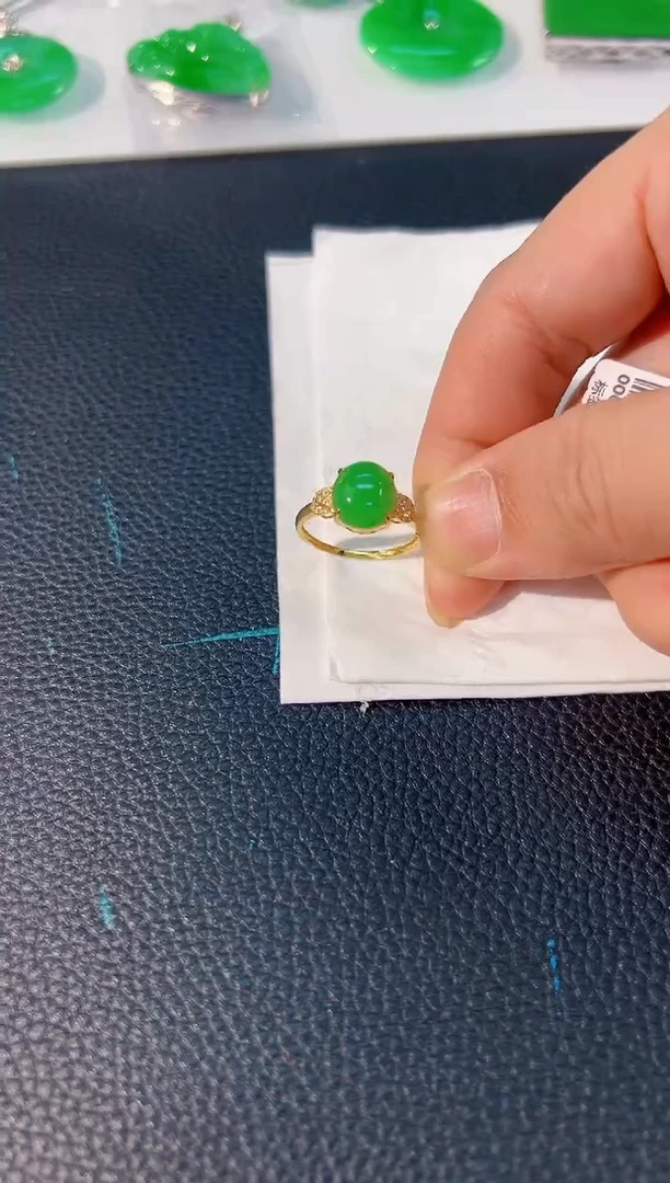 颈饰18K金镶嵌翡翠 缅料A货/支持复检/一件