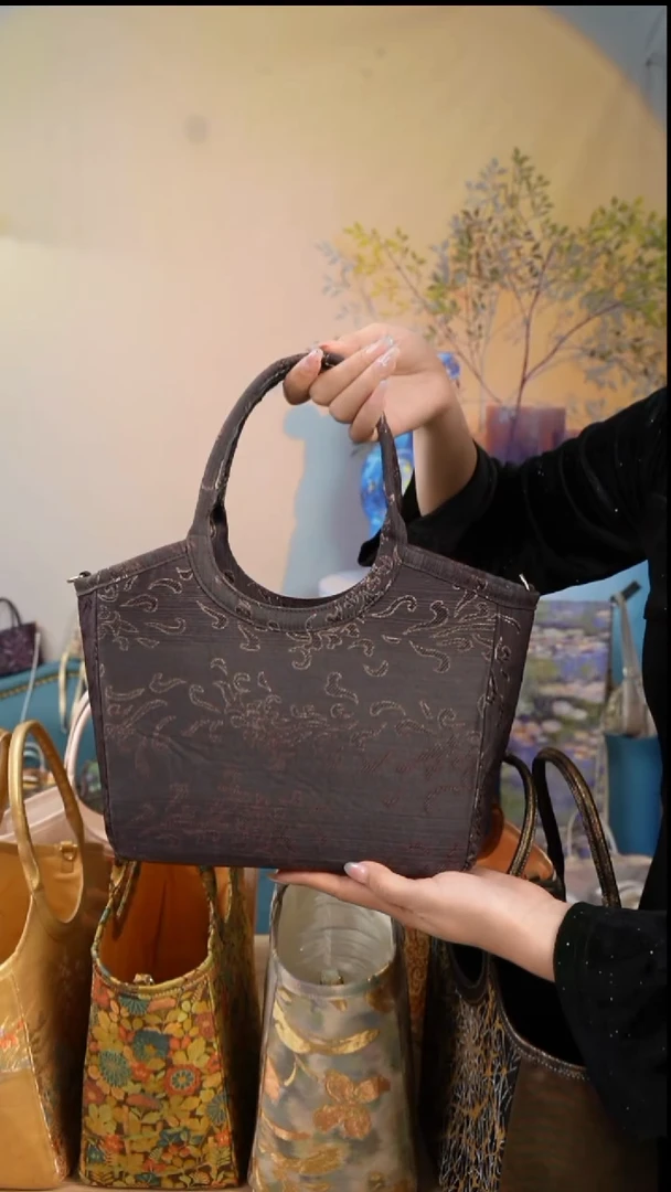 塑料100   桑蚕丝包包.福利款。