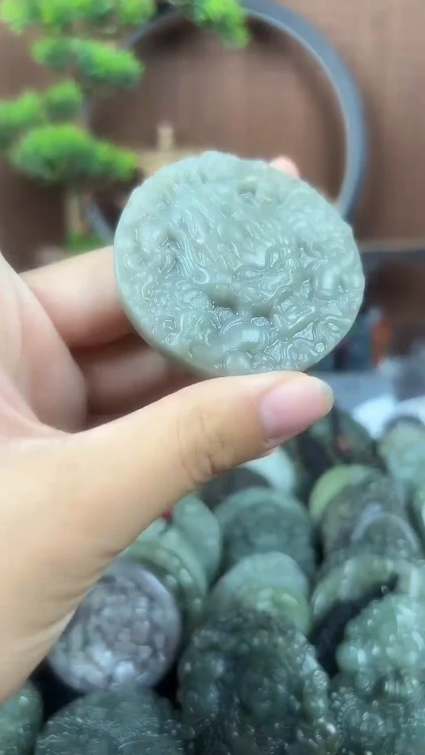 和田玉未镶嵌颈饰1