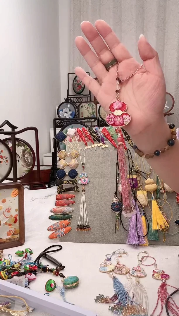 扇子苏绣作品手工车挂