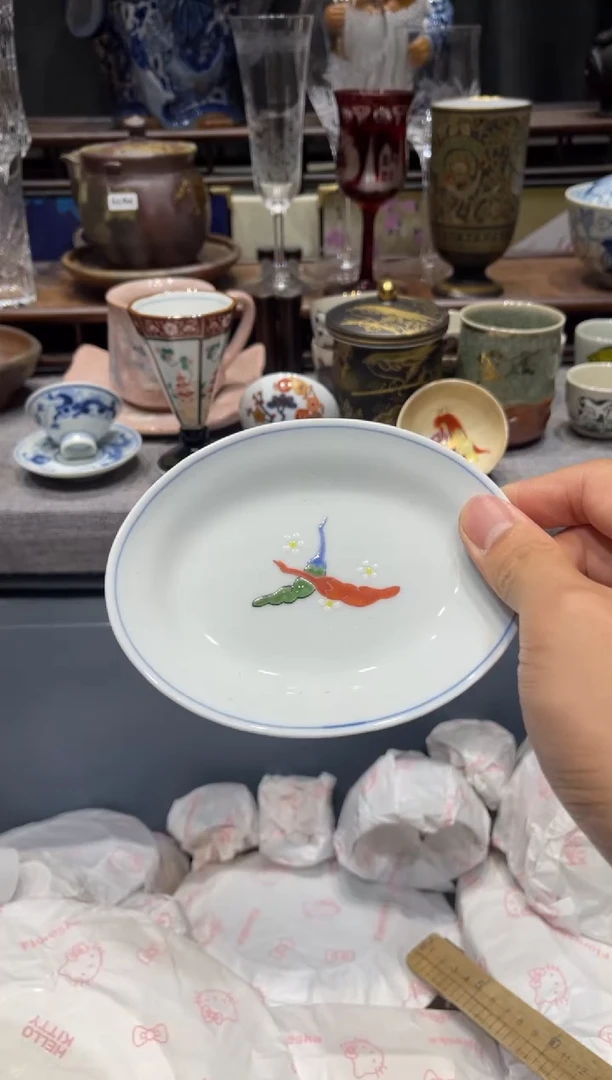 瓷片手绘辣椒小碟
