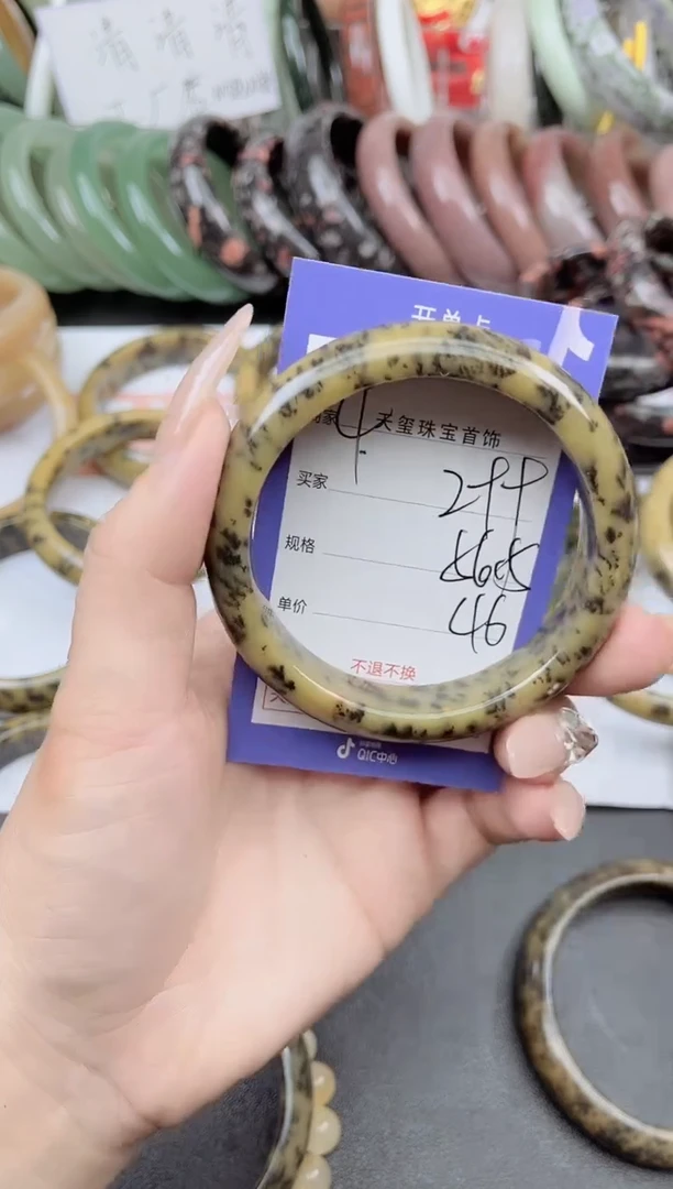 未镶嵌手镯石英质玉299
