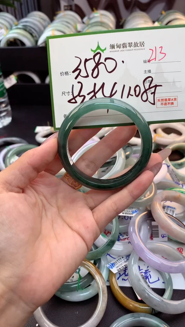未镶嵌定制翡翠毛货需精细抛光+多人