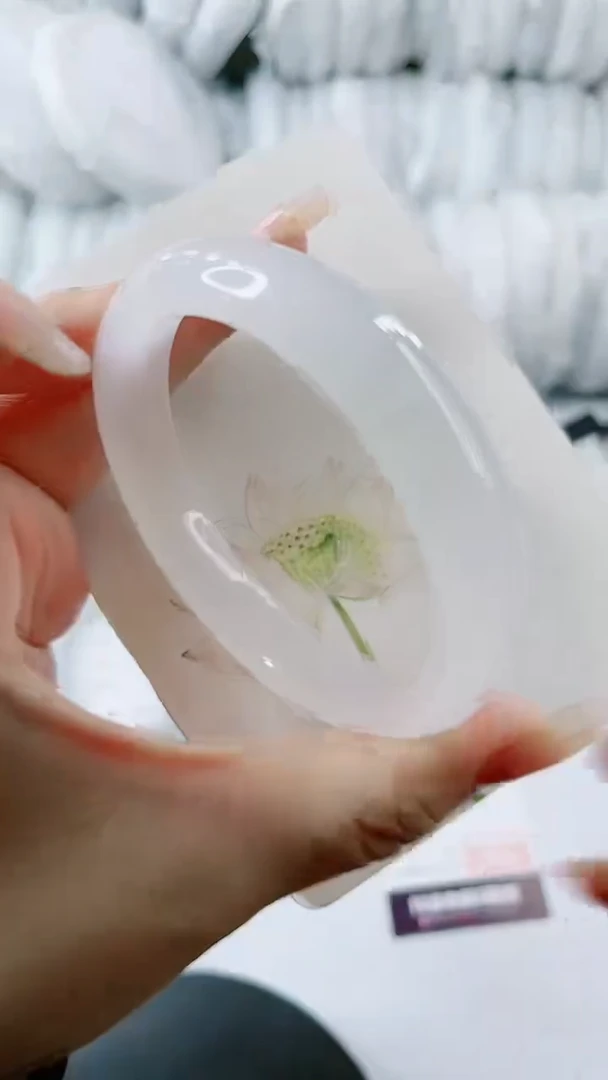 【闪购商品】石英质玉手镯未镶嵌0531631432 多样性发货