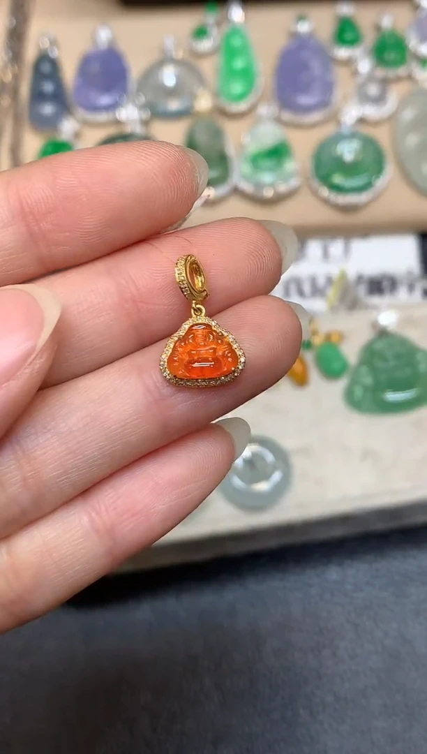 颈饰18K金镶嵌翡翠佛公【无服务费