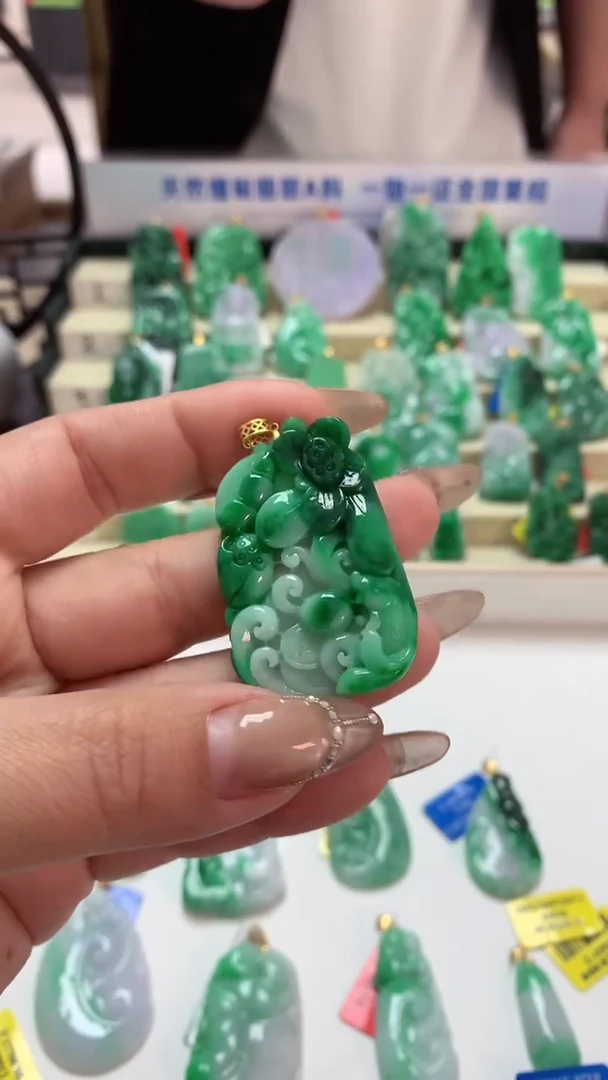 【闪购商品】翡翠吊坠(不含链)18K金镶嵌挂件