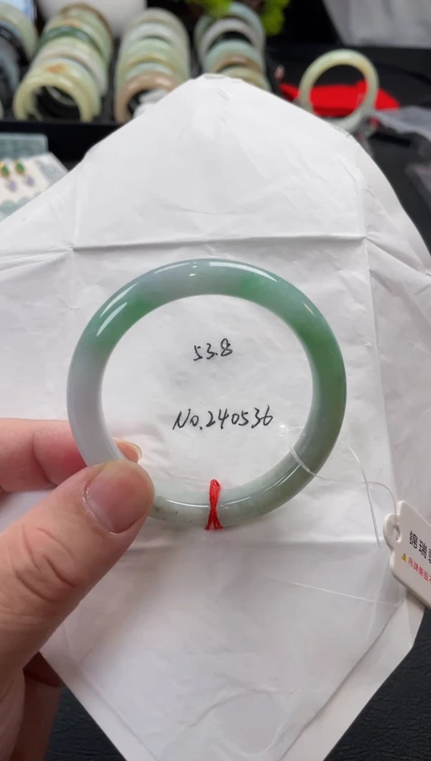 【闪购商品】翡翠手镯未镶嵌53.8正圈1有瑕