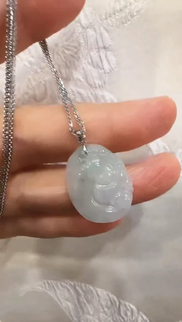 颈饰18K金镶嵌翡翠国风