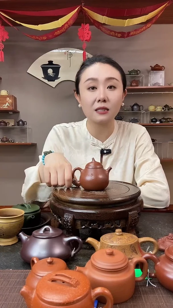 茶壶紫砂光器茄瓜 粗砂红降坡