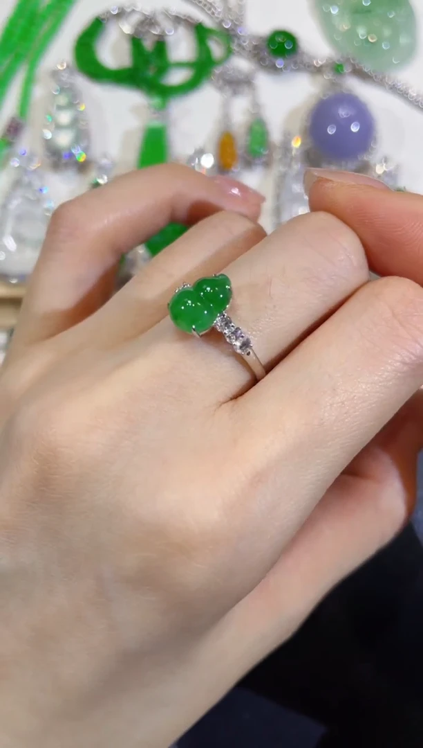 颈饰18K金镶嵌翡翠9