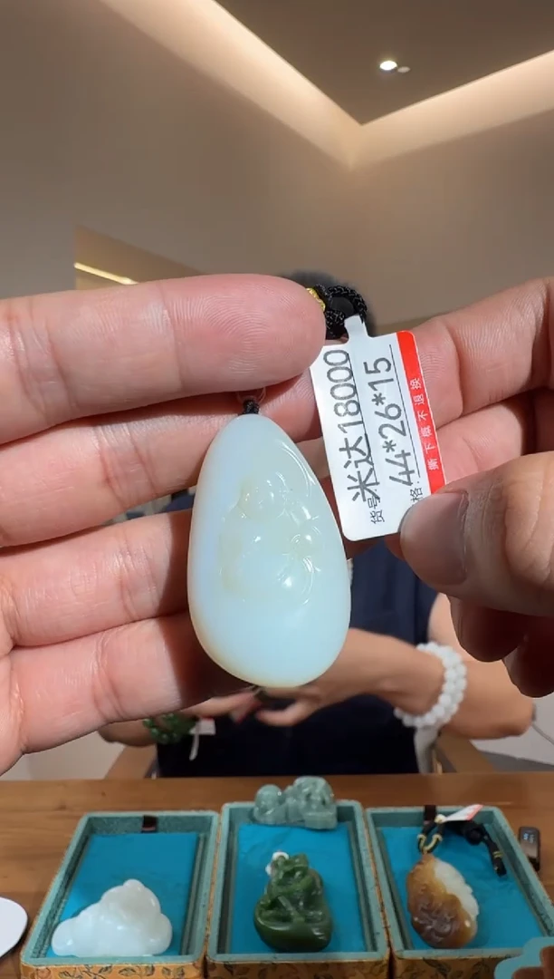 和田玉未镶嵌颈饰1