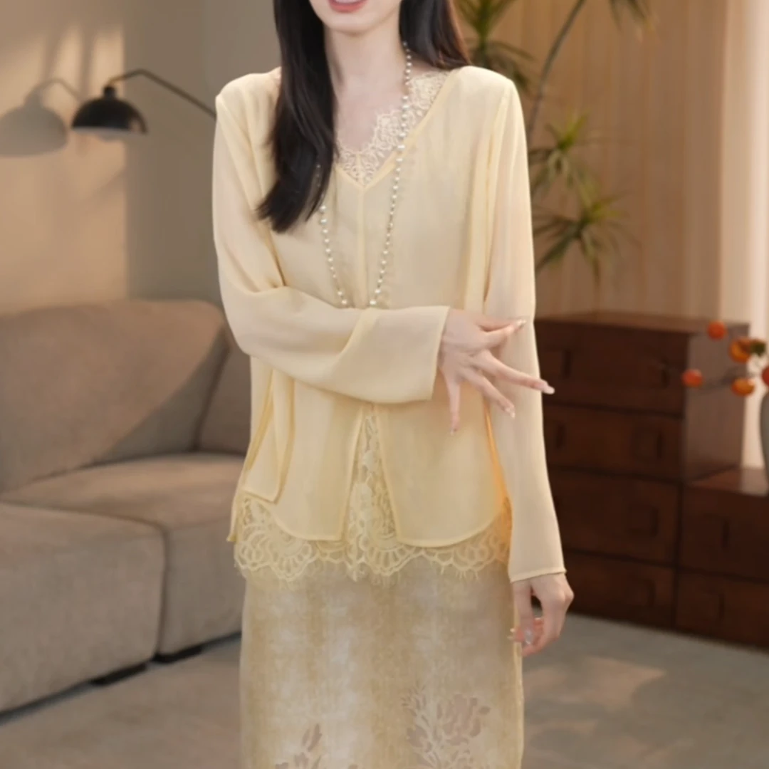 【松弛】新款正反两穿夏日优雅气质蕾丝V领垂感开叉衬衫LK2504706