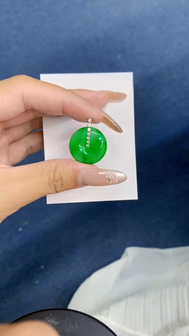 颈饰18K金镶嵌翡翠1
