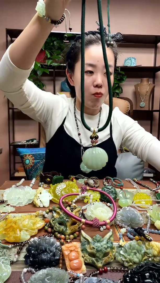 未镶嵌岫玉吊坠·