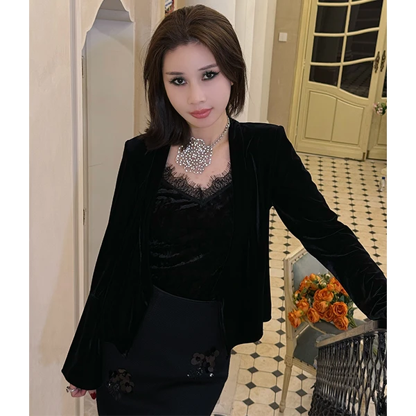 LUXURYMEMO【罗衣】法式丝绒黑色外套2025早春新款含真丝醋酸外套