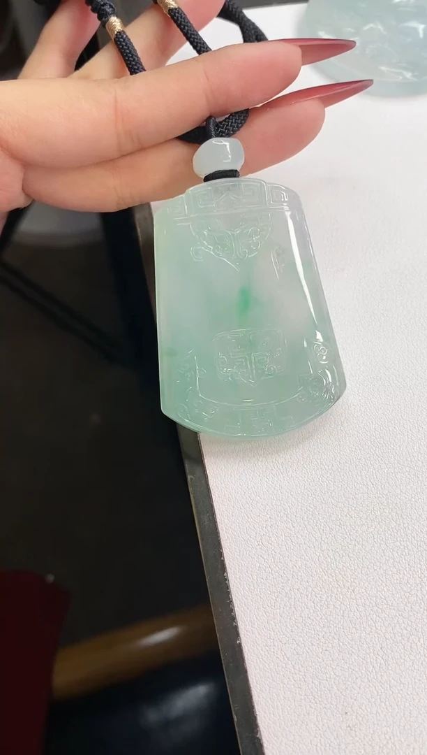 【闪购商品】翡翠颈饰未镶嵌无事牌