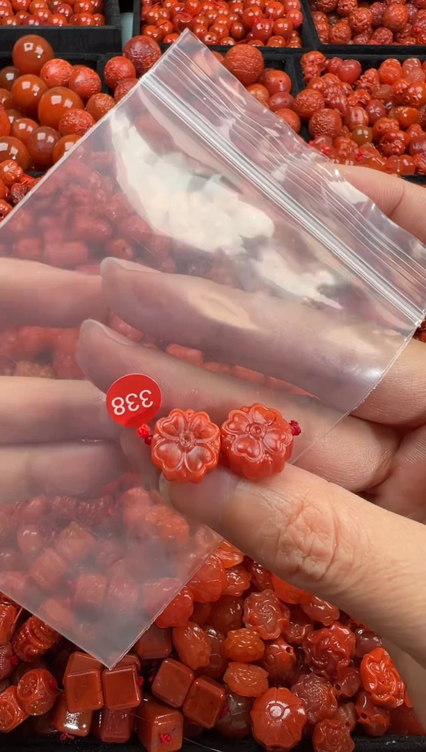 南红玛瑙未镶嵌颈饰1