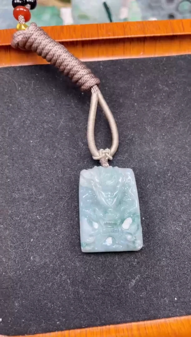 【闪购商品】翡翠挂件未镶嵌龙牌