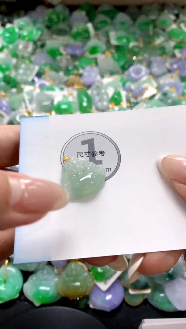 翡翠18K金镶嵌颈饰1