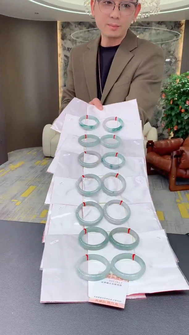 未镶嵌手镯翡翠多样性发货，只发其一