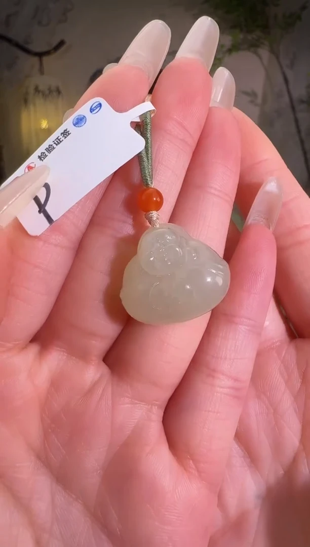 和田玉未镶嵌颈饰抱抱佛 p