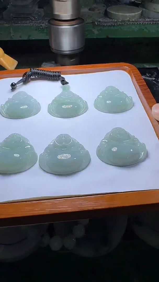 翡翠未镶嵌颈饰大佛公多样性发一件