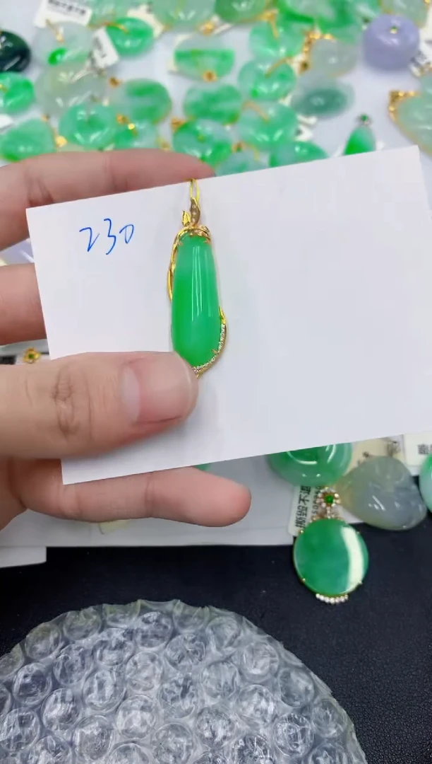 颈饰18K金镶嵌翡翠1111111