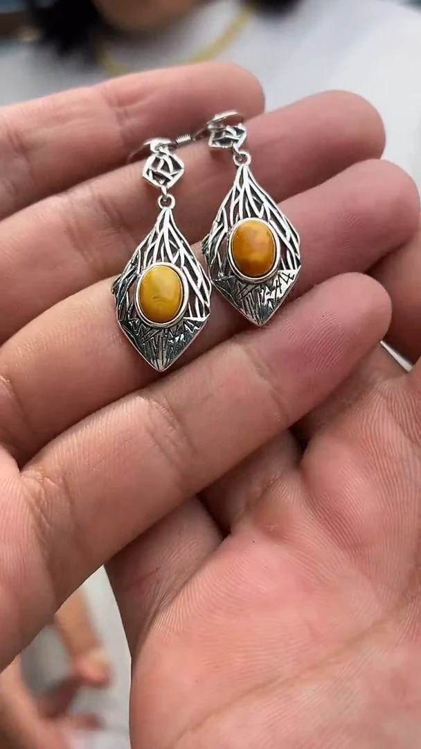 银S925镶嵌蜜蜡耳坠噶玛珠宝