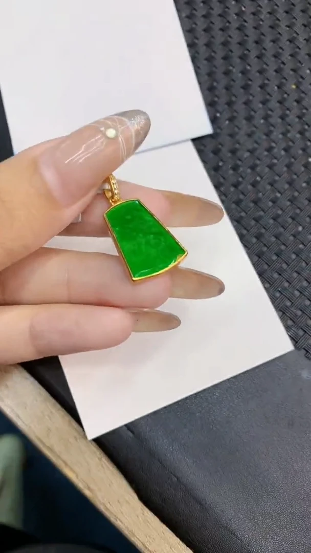 颈饰未镶嵌翡翠1