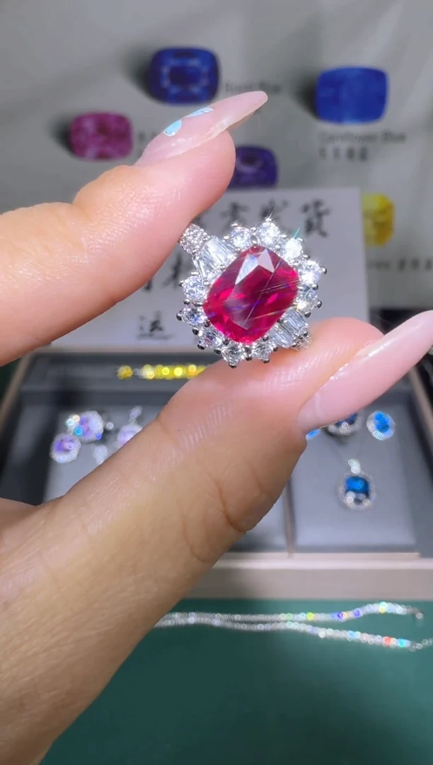 18K金镶嵌戒指红宝石0