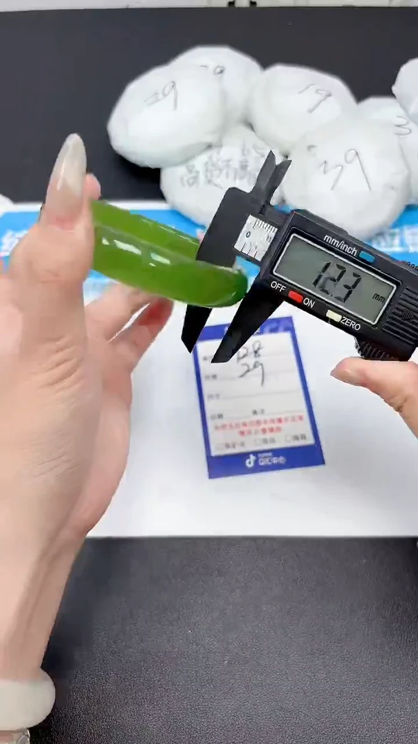 未镶嵌手镯石英质玉128/62