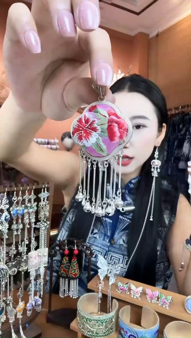 刺绣纯手工民族风吊坠