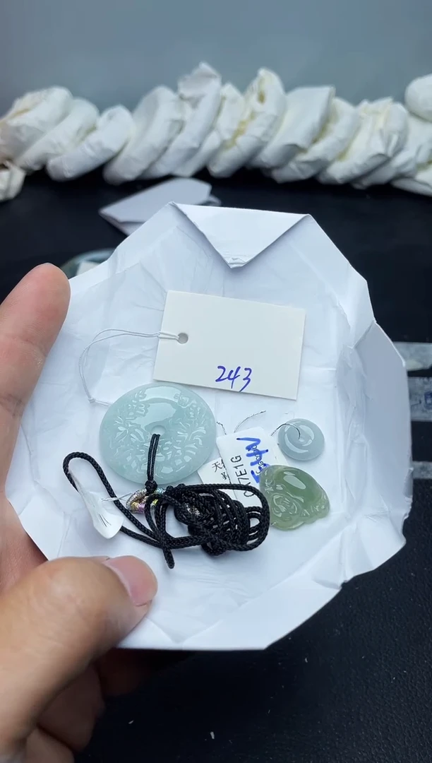 未镶嵌手镯翡翠243
