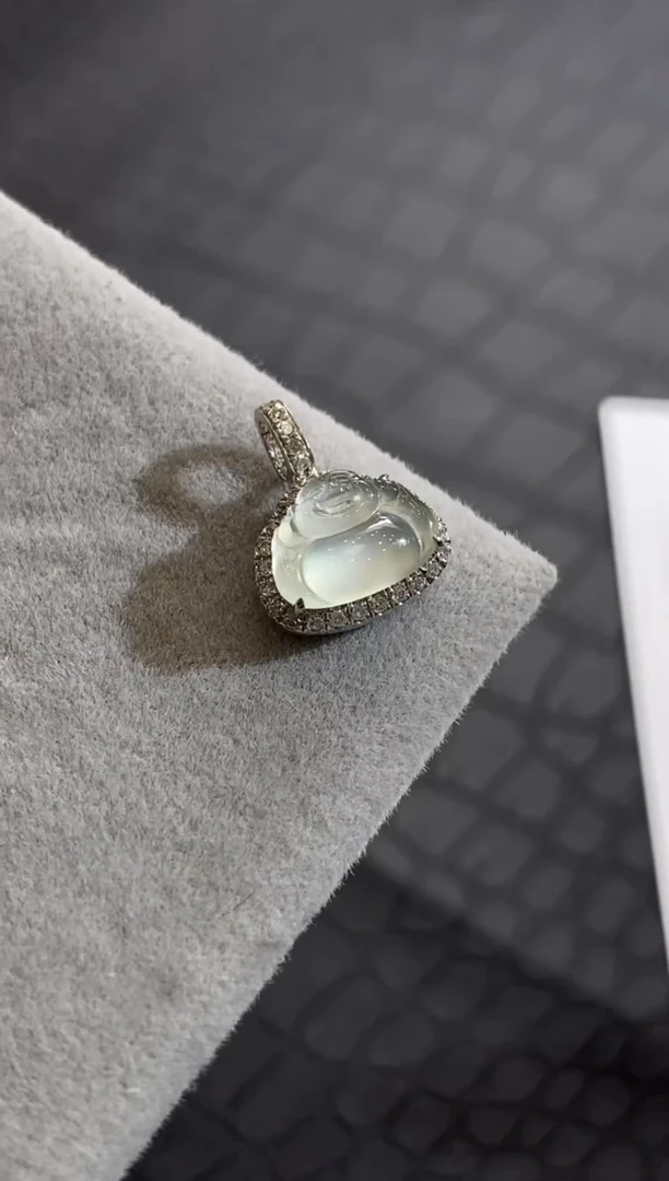 颈饰18K金镶嵌翡翠收到货48小时鉴赏期（超时不退不换）