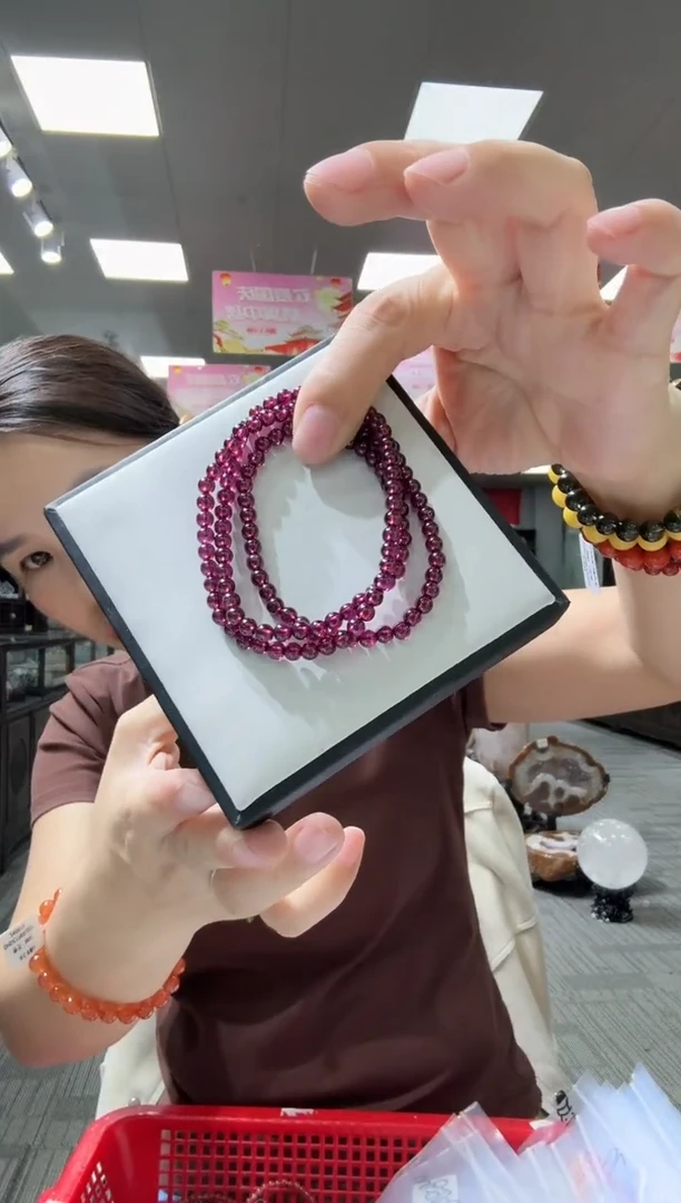 未镶嵌手链石榴石优5693 约4mm