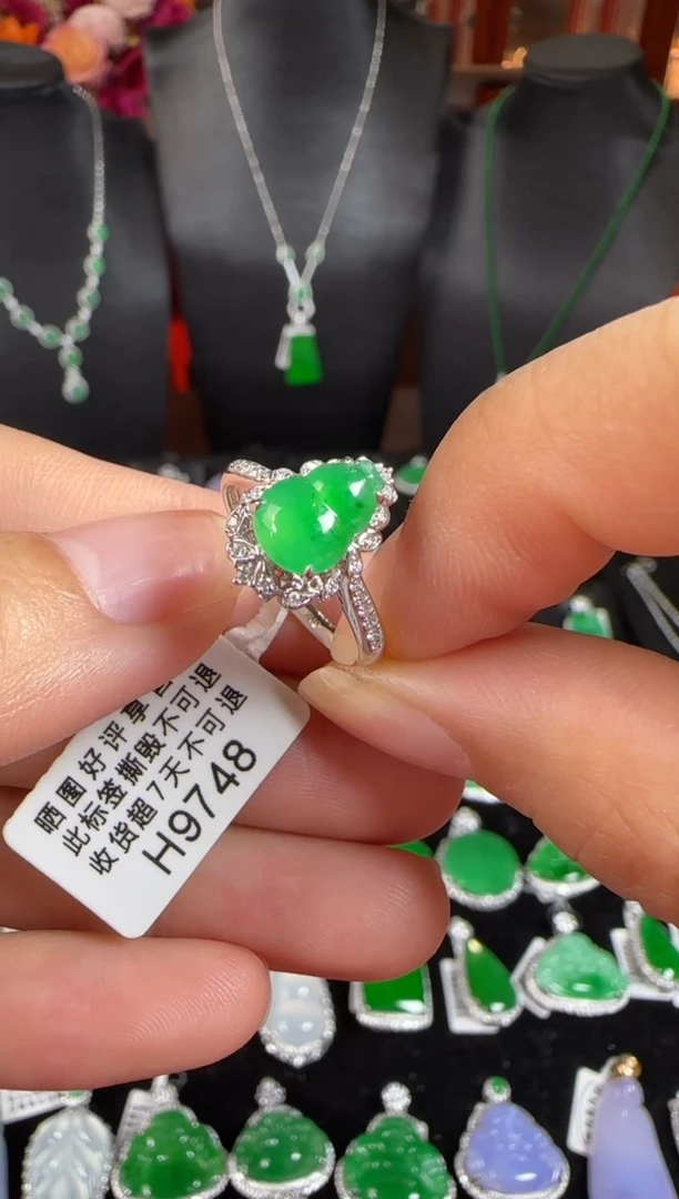 18K金镶嵌戒指翡翠H9748冰绿葫芦戒指