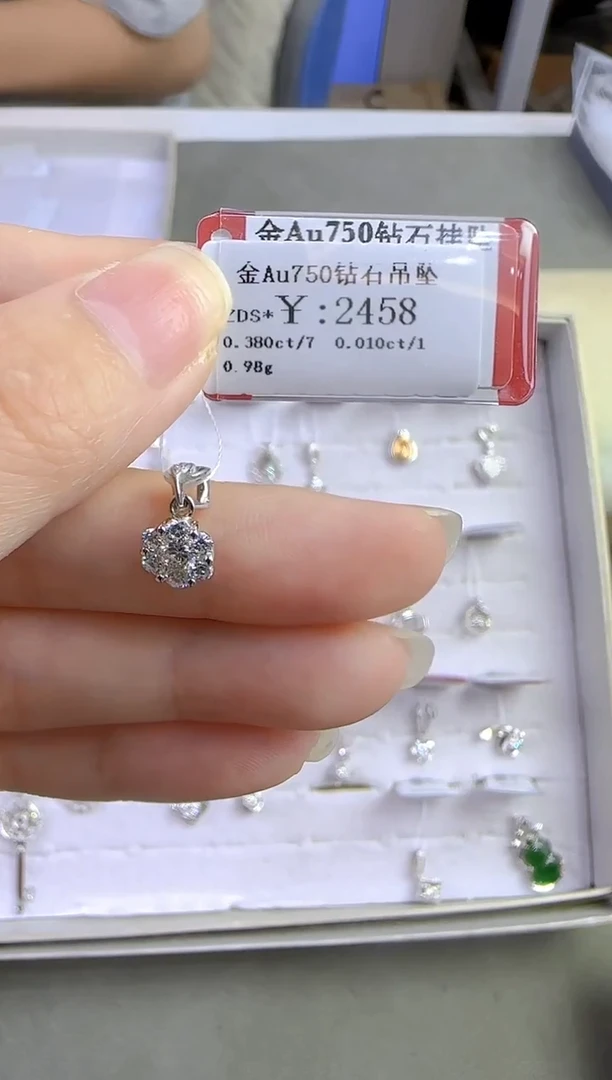 吊坠(不含链)18K金镶嵌钻石浅**?204800