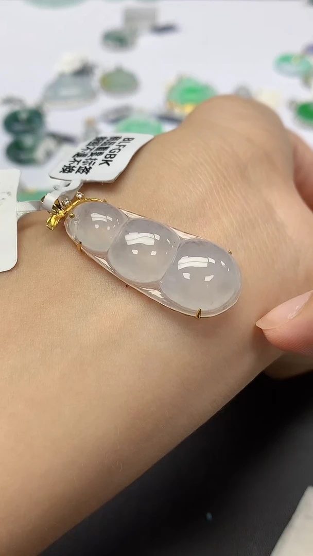 翡翠18K金镶嵌颈饰天然缅甸a货翡翠
