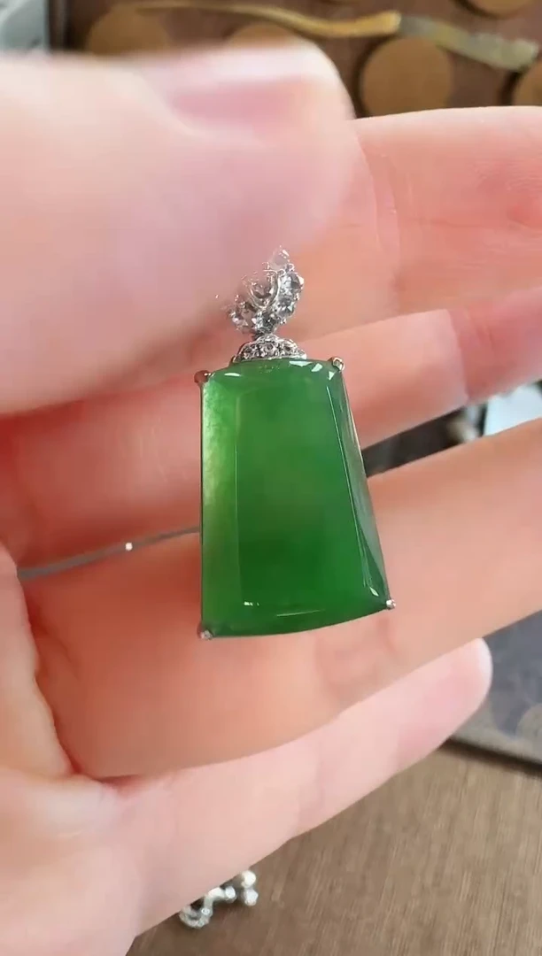 翡翠18K金镶嵌吊坠(不含链)吊坠