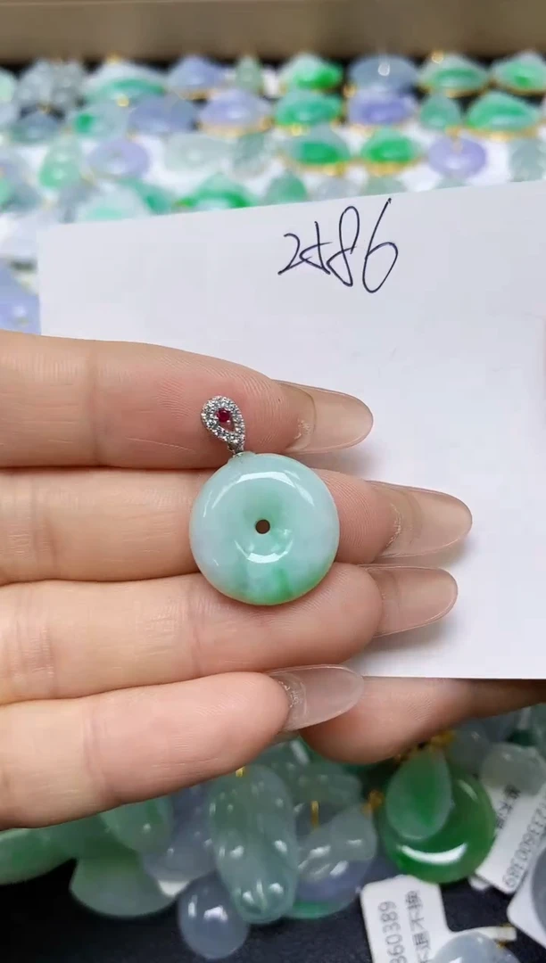 翡翠未镶嵌颈饰 天然缅甸翡翠A货