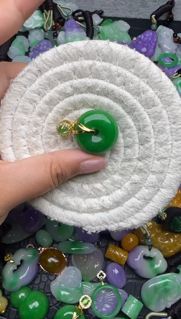 颈饰未镶嵌翡翠缅甸翡翠吊坠