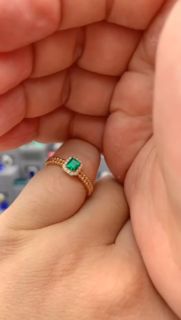 【闪购商品】祖母绿戒指18K金镶嵌30分祖母绿