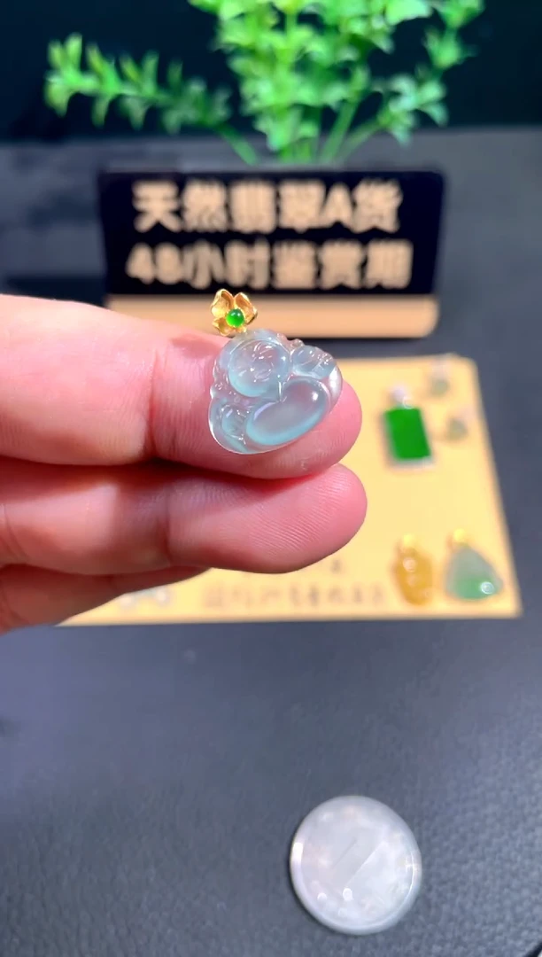 颈饰18K金镶嵌翡翠翡翠