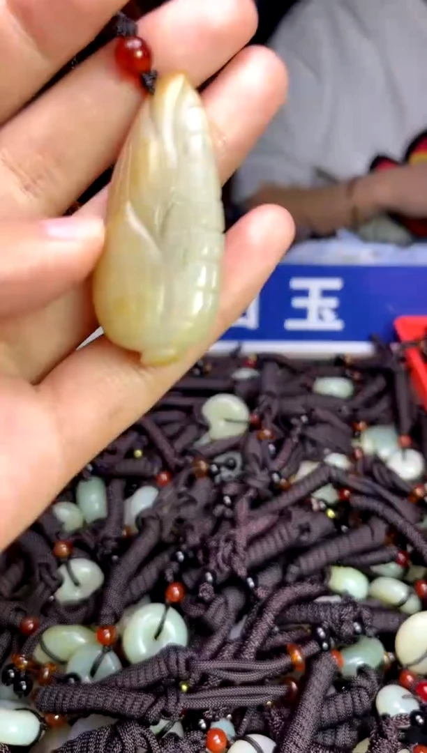 未镶嵌和田玉挂件1