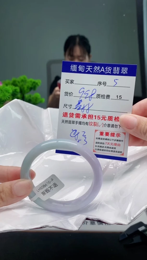 翡翠手镯未镶嵌5缅甸天然A货翡翠需包容瑕疵，介意慎拍