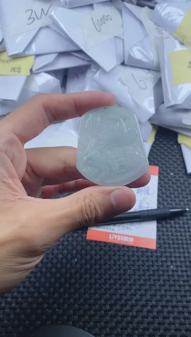 翡翠未镶嵌颈饰