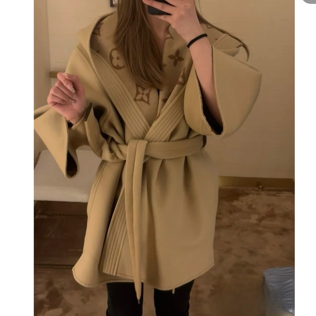 未使用 LouisVuitton/路易威登 卡其色满印logo连帽羊毛大衣/36