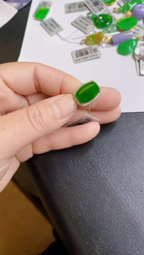 【闪购商品】翡翠颈饰18K金镶嵌戒指