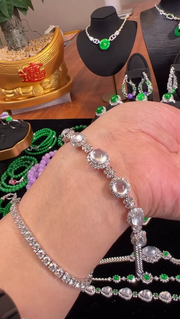 【闪购商品】翡翠手链18K金镶嵌白冰蛋面手链